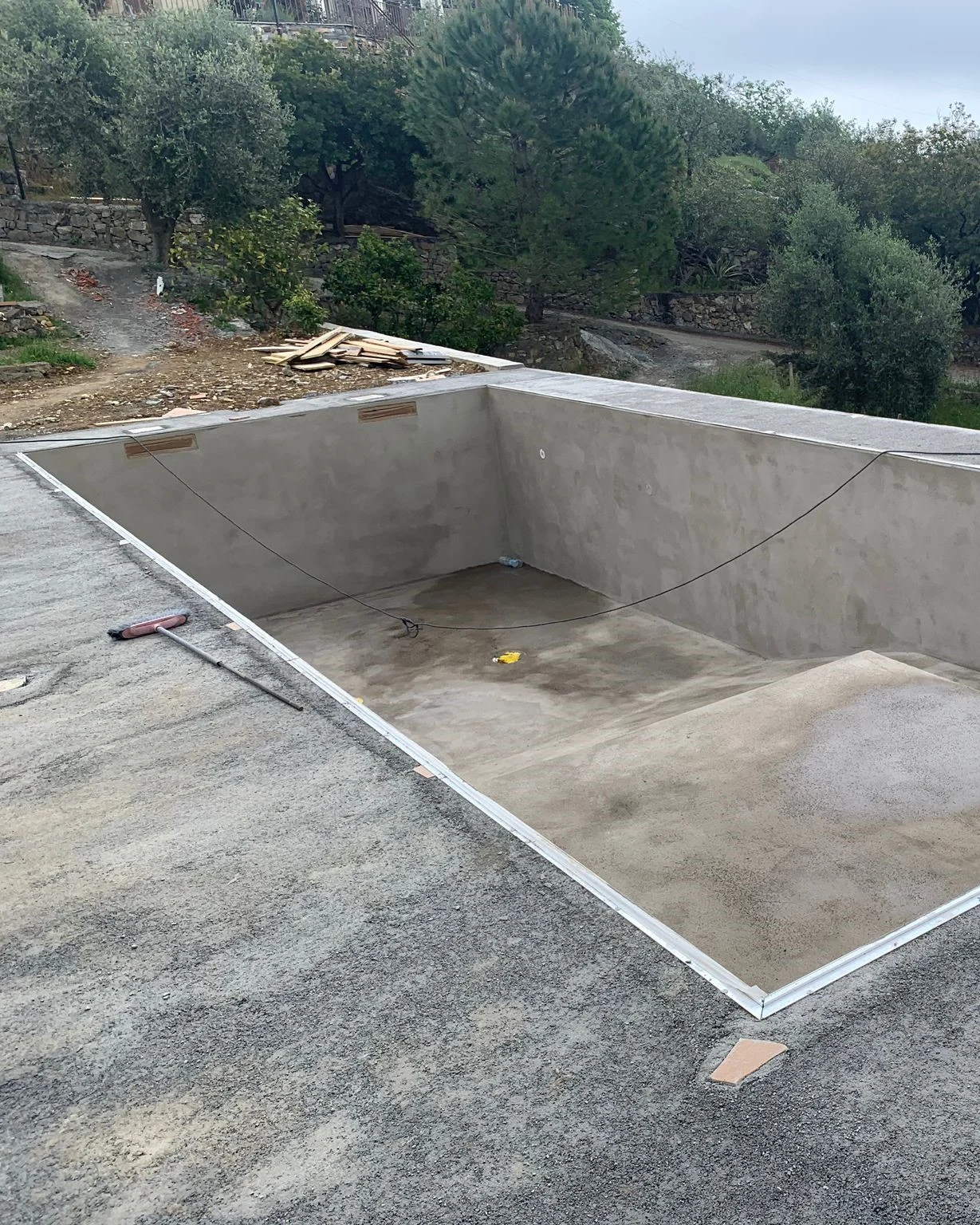 Progettazione piscina e gestione cantiere in Riviera. Project management e interior architect. Poolgestaltung und Projektleitung. Ventimiglia